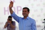 Kurdistán | 40 años de cárcel para S. Demirtas por un tweet. La batalla de Kobane sigue presente en Turquía